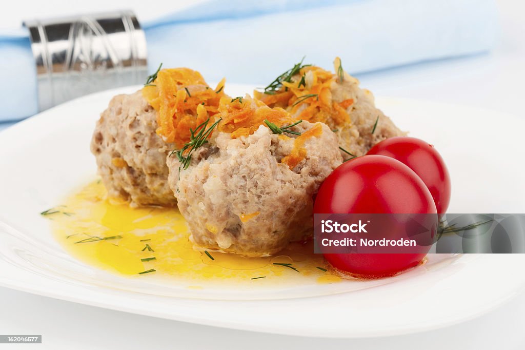 Meatballs sobre placa blanca - Foto de stock de Albóndiga libre de derechos