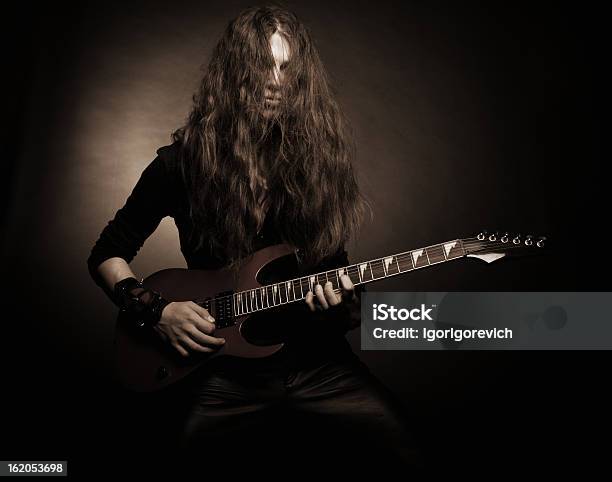 Furioso Metal Guitarrista - Fotografias de stock e mais imagens de Música Heavy Metal - Música Heavy Metal, Guitarra, Tocadora de Violão