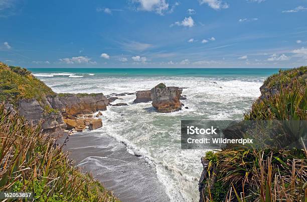 С Видом На Океан А На Скалистом — стоковые фотографии и другие картинки Paparoa National Park - Paparoa National Park, Punakaiki, Без людей