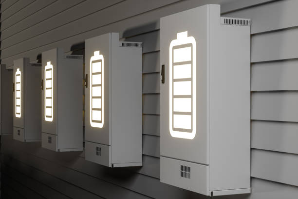 建物のファサード上の家庭用バッテリー貯蔵システムの接写 - 蓄電池 設置 ストックフォトと画像