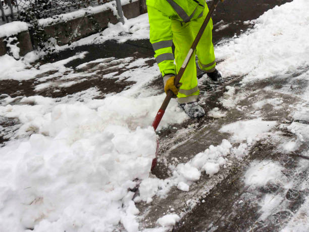 snow removal with snow shovel snow removal with a snow shovel in the winter time public service employee stock pictures, royalty-free photos & images