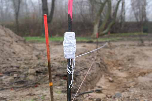 Close-up of a plumb line on a pole for leveling and accurate alignment on a construction site