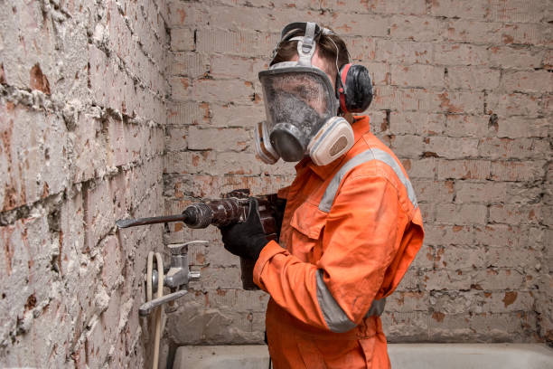 해머 드릴 작업을 위해 전면 호흡기 마스크와 귀마개를 착용한 건설 노동자. - pollution mask audio 뉴스 사진 이미지