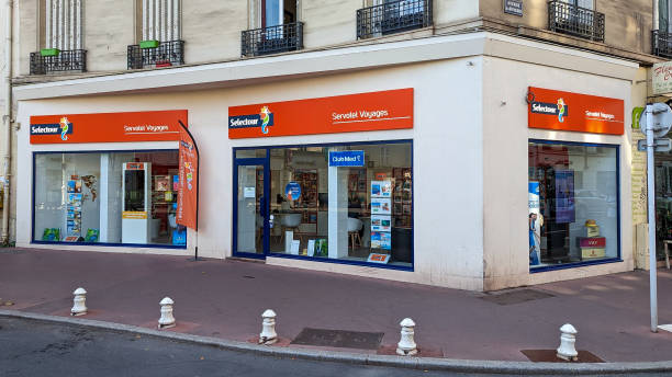 프랑스 몽루즈에 있는 selectour 여행사의 외관 - store facade window display office building 뉴스 사진 이미지