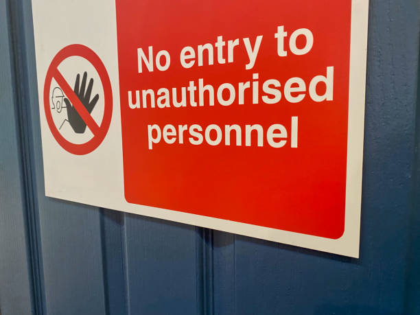 istock No entry to unauthorised personnel sign 1621210301