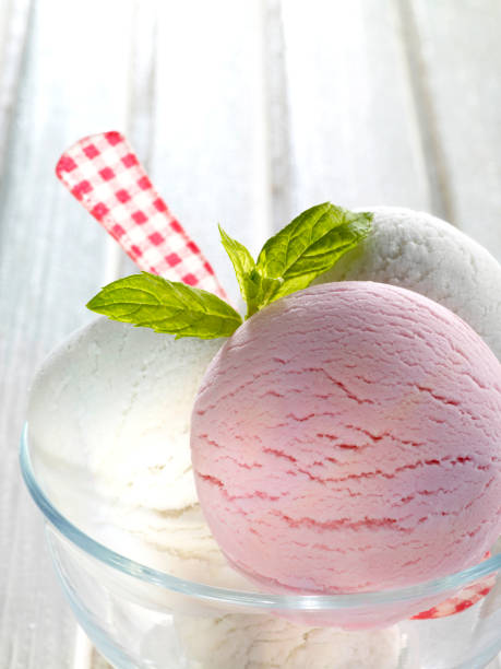 istock Ice cream scoops serving in a glass cup 1621391372