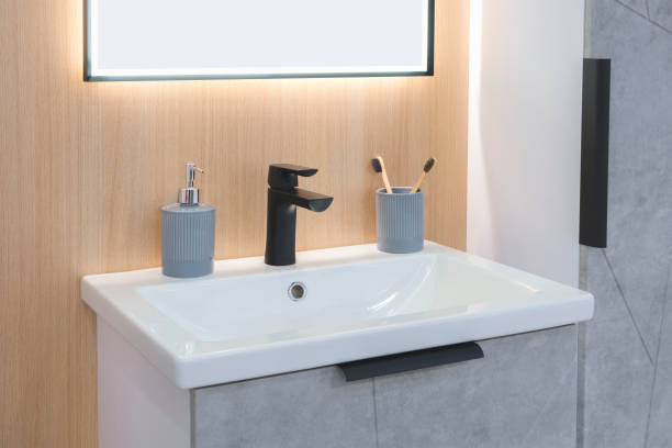 istock Modern bathroom interior, clean bright stylish designer modern bathroom 1621408547