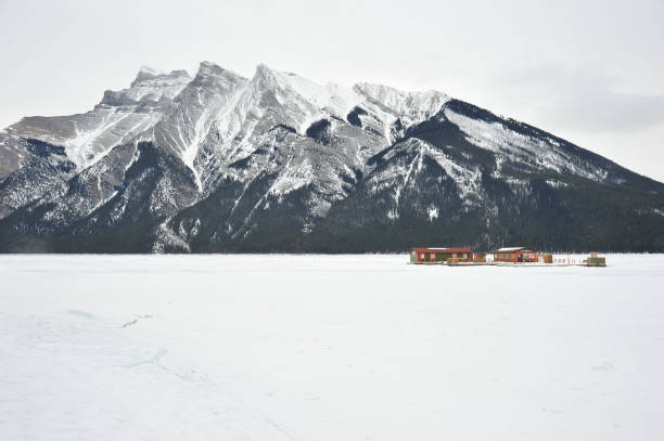 istock winter at Lake Minnewanka 1621411349