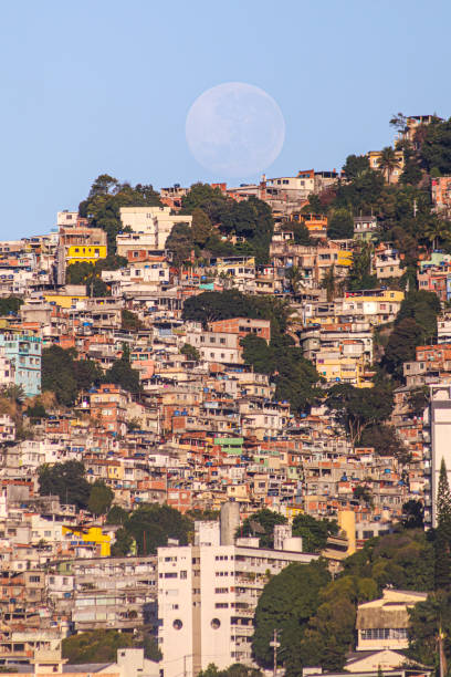 full moon and the Vidigal community.