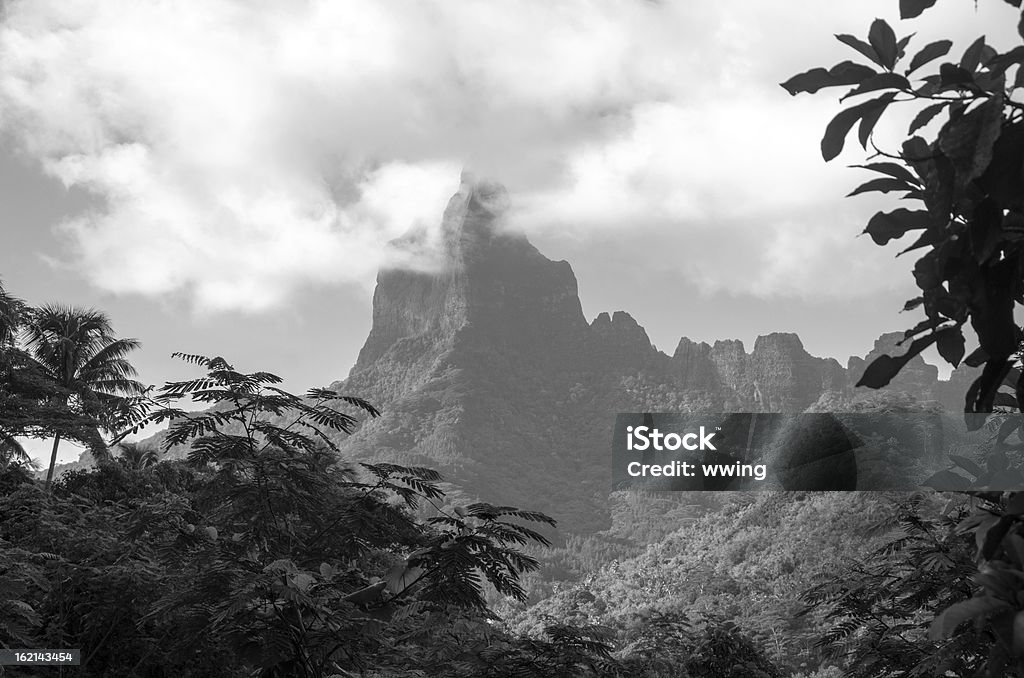 Monte Bali Hai su Moorea bianco e nero - Foto stock royalty-free di Bianco e nero