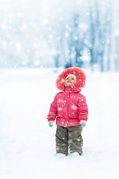 Retrato de menina engraçada Inverno - fotografia de stock