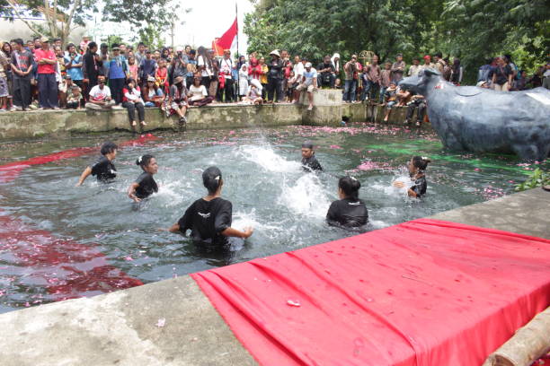 Art Kebo Ketan Kraton Ngiyom from Ngawi Regency (2/12/2017). The art is to commemorate Muslim celebrations, combined with Javanese art. Kebo means buffalo, being bathed accompanied by Ciblon Art.