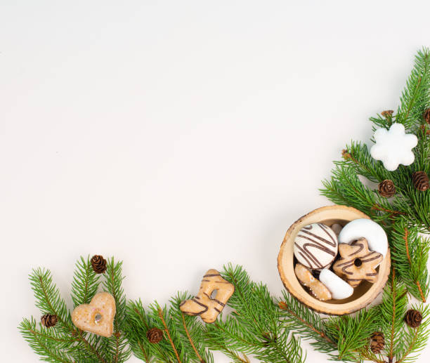 mistura de gengibre nurnberg elisen, doces tradicionais de natal alemães com galhos de abetos e pinheiros, fundo de natal com espaço de cópia - biscuit cookie cake variation - fotografias e filmes do acervo