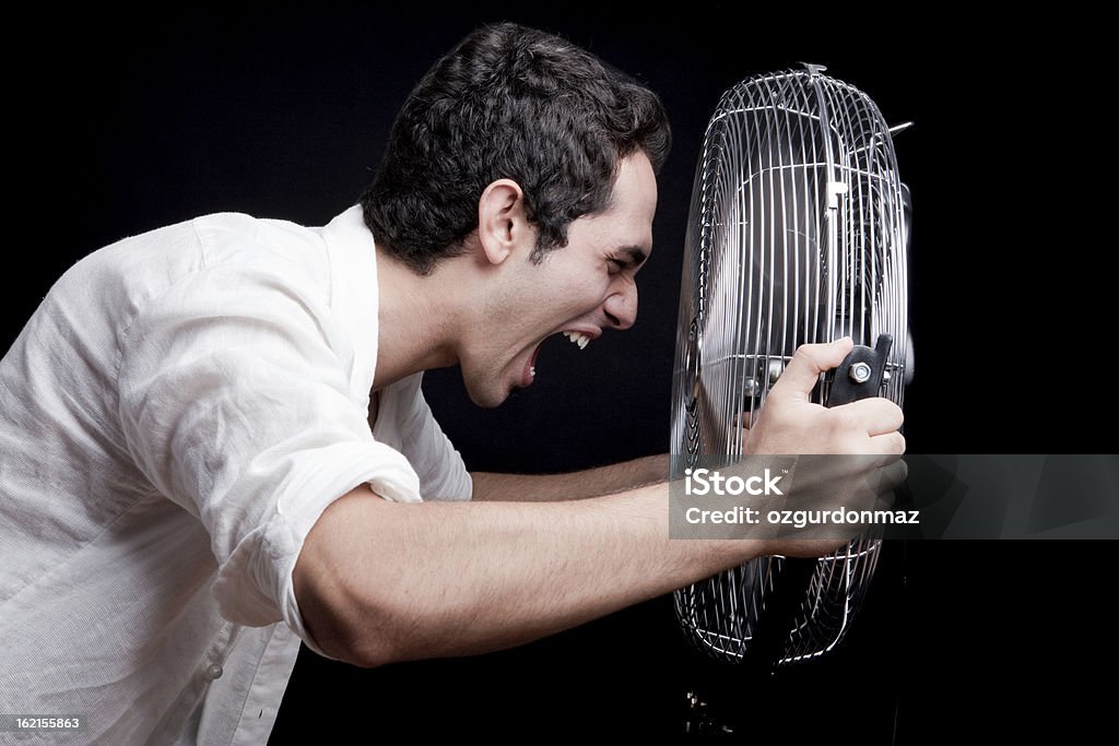 Hombre con ventilador - Foto de stock de Ventilador - Instalación eléctrica libre de derechos
