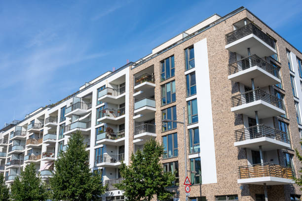 grandes edifícios de apartamentos modernos - apartamento - fotografias e filmes do acervo