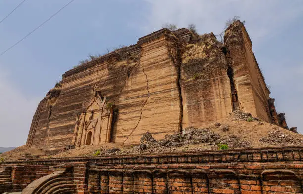 Pa Hto Taw Gyi pagoda in Mandalay, Myanmar. The Pahtodawgyi is an incomplete monument stupa in Mingun.