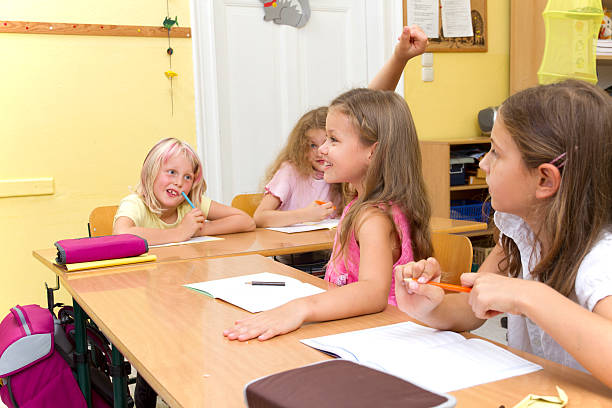 enfants à l'école - melden photos et images de collection