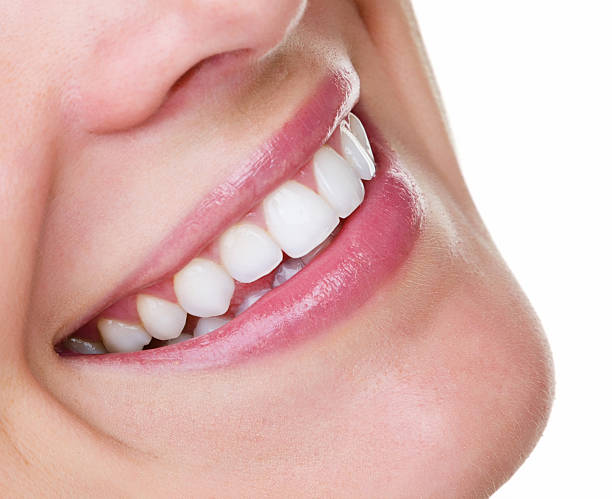 зубы считаться - human teeth whitening dentist smiling стоковые фото и изображения