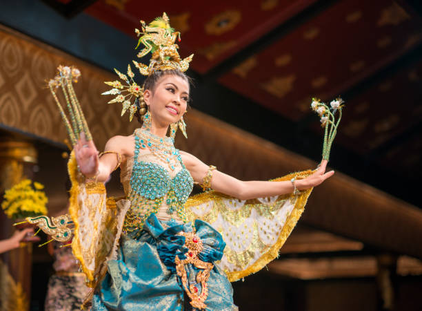 tradizionale thailandese di ballo, festival songkran, tailandia - bangkok thailand asia thai culture foto e immagini stock