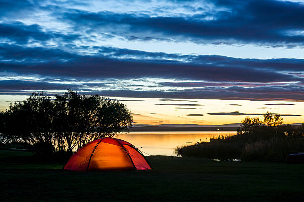 aurora borealis にアイスランド - camping outdoors iceland red ストックフォトと画像