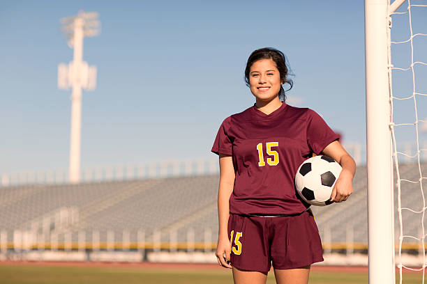 teenage jugador de fútbol - soccer teenager sport adolescence fotografías e imágenes de stock