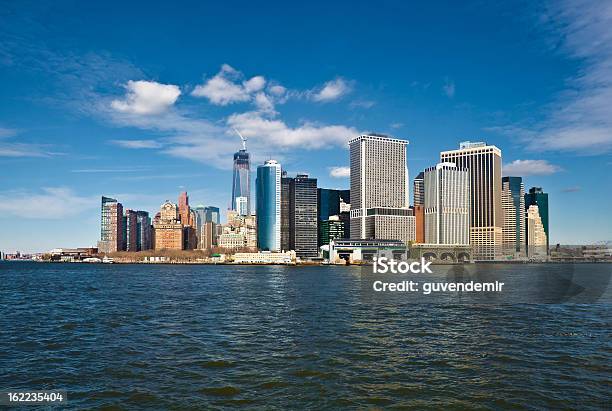 Die Skyline Von New York City Stockfoto und mehr Bilder von Außenaufnahme von Gebäuden - Außenaufnahme von Gebäuden, Bankenviertel, Bauwerk