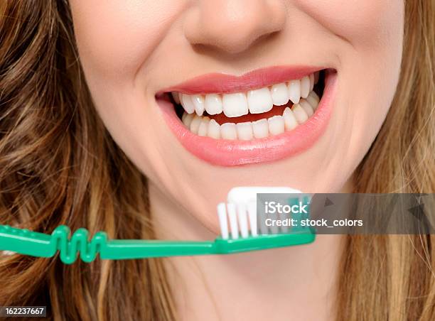 Foto de Dentes Perfeito e mais fotos de stock de Escovar - Escovar, Dente Humano, Limpo