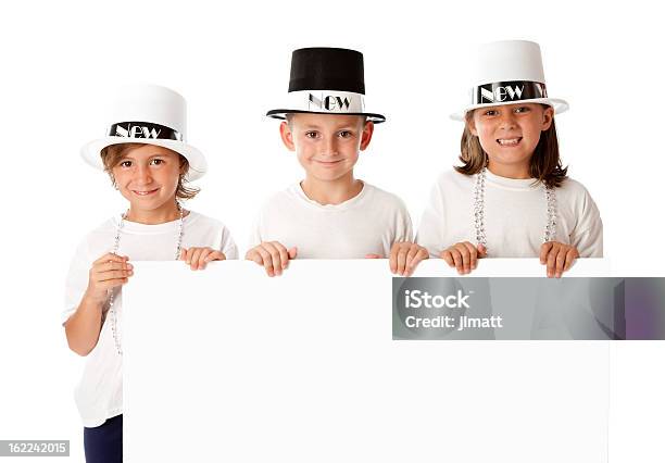 Crianças Segurando Placa Em Branco Para A Época Do Ano Novo - Fotografias de stock e mais imagens de 4-5 Anos