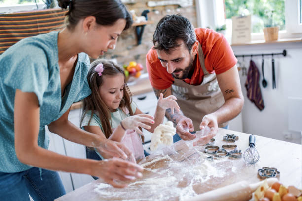 istock Family makes a cookie in the kitchen 1622433207