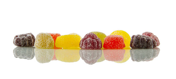 frutos pastille gumdrops, reflectido - gum drop copy space sweet food gelatin dessert imagens e fotografias de stock