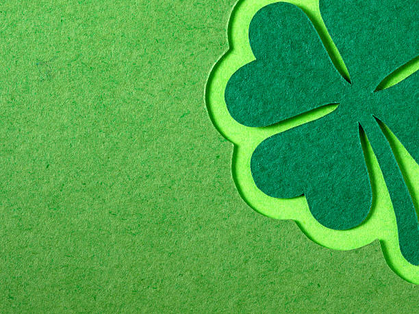 St. Patrick Trèfle coupé de papier. - Photo