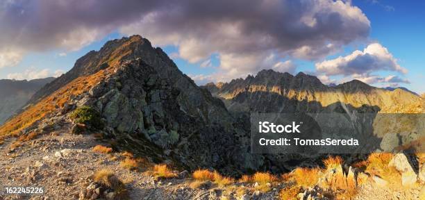 Panorama Di Montagna In Primavera In Slovacchiasolisko Tatras - Fotografie stock e altre immagini di Parco Nazionale dei Tatra