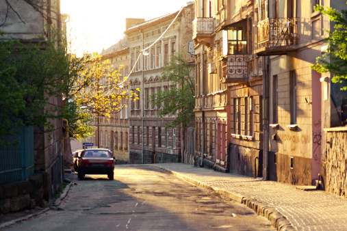 Old street en el centro de la ciudad de Lviv photo