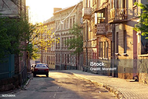 Antiga Rua No Centro De Lviv - Fotografias de stock e mais imagens de Lviv - Lviv, Rua, Ucrânia