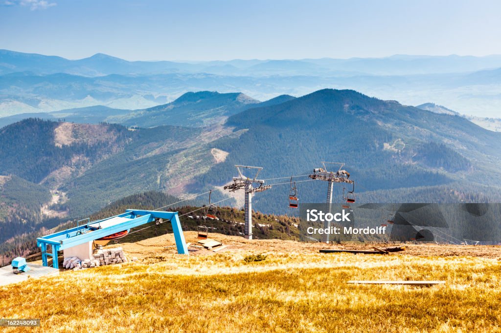 Montanhas Carpathian Ropeway em - Royalty-free Acima Foto de stock