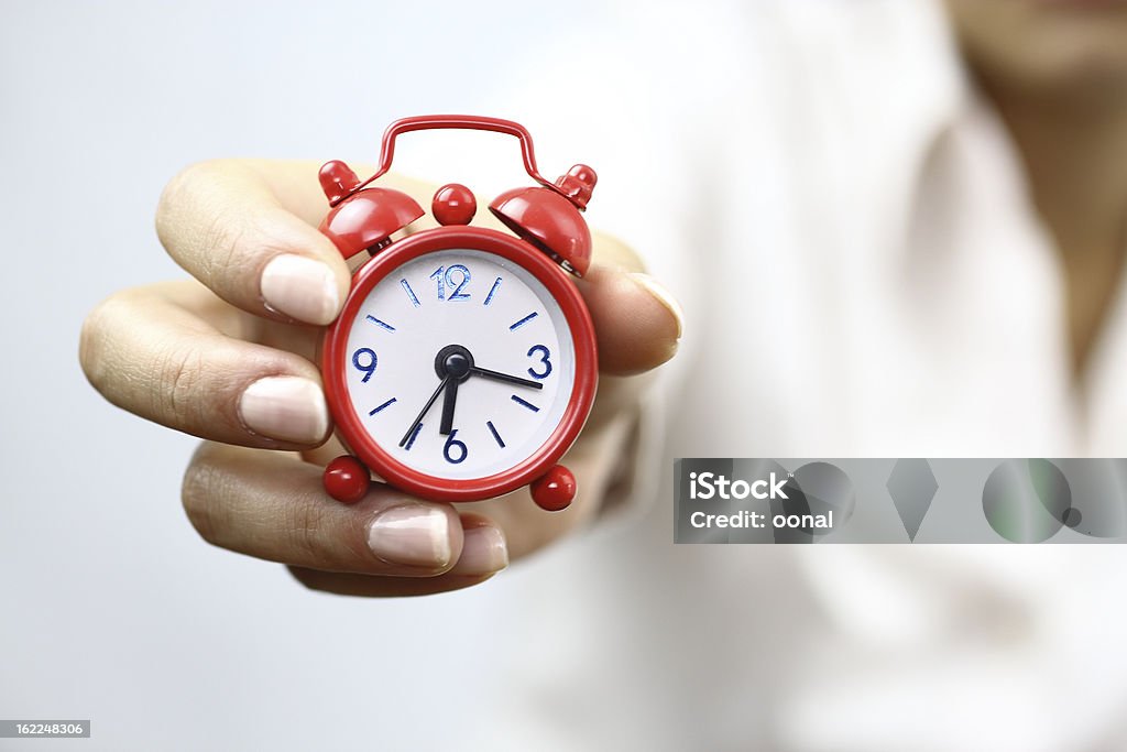 赤の目覚まし時計表示 - アイデアのロイヤリティフリーストックフォト