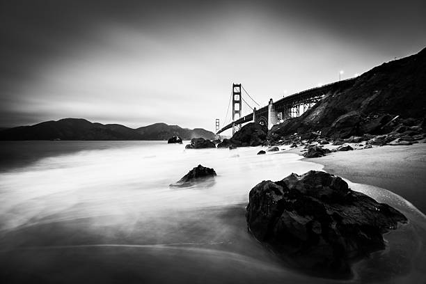 golden gate bridge, san francisco, eua. - san francisco county suspension bridge cityscape marin tower imagens e fotografias de stock