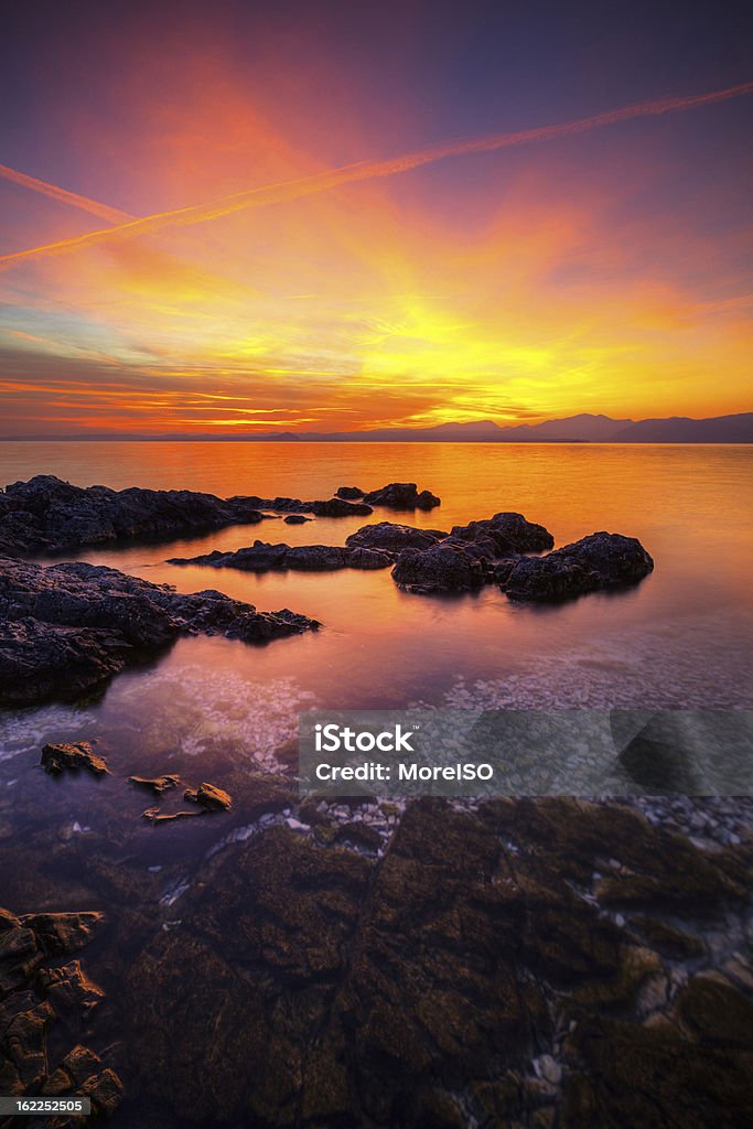 Pôr do sol sobre o lago - Foto de stock de Ausência royalty-free