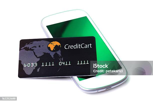 Kreditkarte Auf Der Cellphone Stockfoto und mehr Bilder von Bankkarte - Bankkarte, Weißer Hintergrund, Bankgeschäft