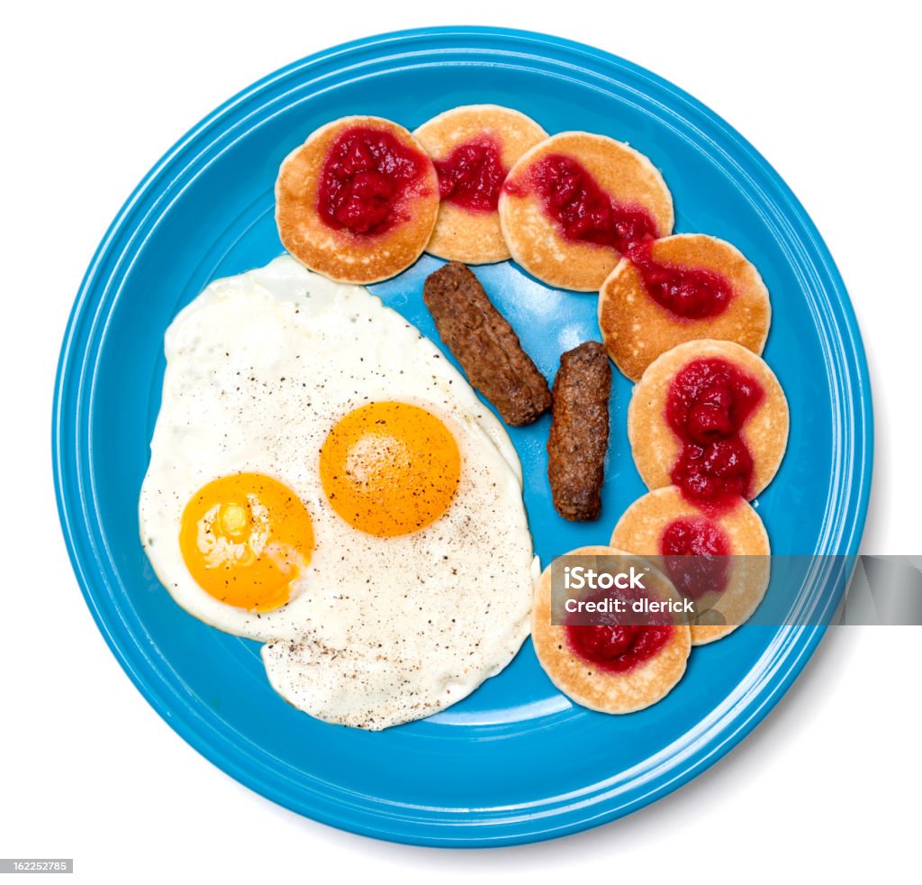 Desayuno de huevos, panqueques, salchichas y - Foto de stock de Azul libre de derechos