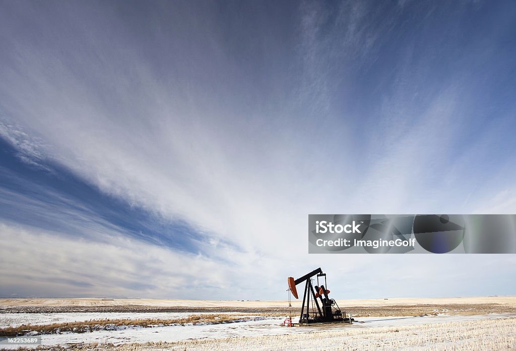 Pumpjack na Prairie - Zbiór zdjęć royalty-free (Alberta)