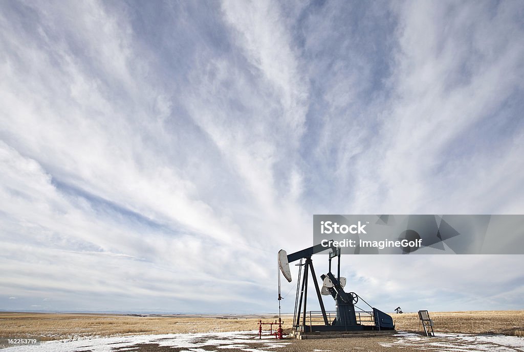 Pumpjack auf Plains - Lizenzfrei Erdöl Stock-Foto