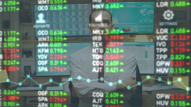 istock Analyst uses AR to analyze stock market 1622542973