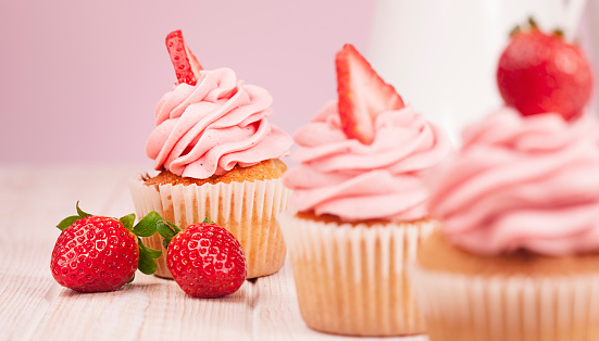 Cupcakes with a strawberrys.