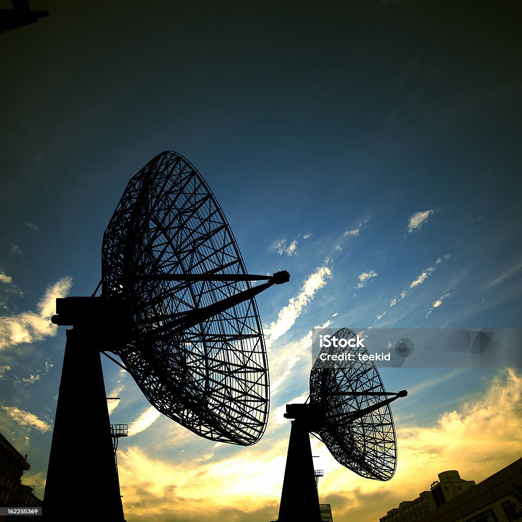 Antena de televisión vía satélite - Foto de stock de Antena parabólica libre de derechos