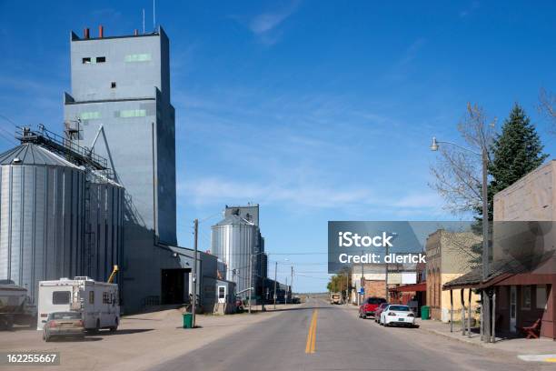 Main Street In Small North Dakota Town Stock Photo - Download Image Now - North Dakota, Small Town America, Agriculture