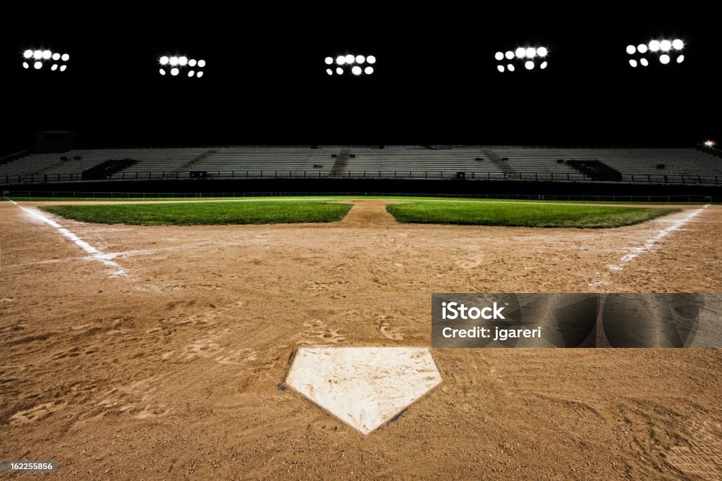 Campo de beisebol em noite - Foto de stock de Home Base - Esporte royalty-free