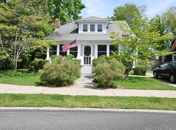 istock Suburban Bungalow Cottage Home American Flag 162262302
