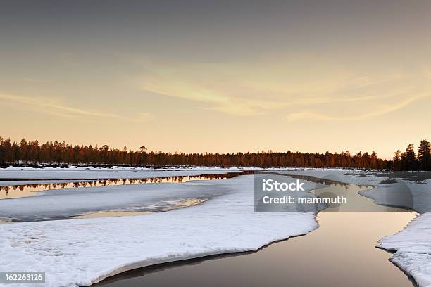 Photo libre de droit de Nord De Printemps Au Coucher Du Soleil banque d'images et plus d'images libres de droit de Finlande - Finlande, Glace, Fondre