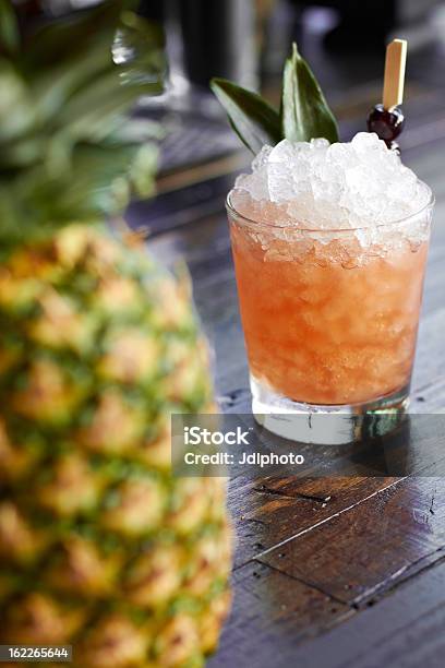 Ananasrumcocktail Stockfoto und mehr Bilder von Ananas - Ananas, Barkeeper, Cocktail